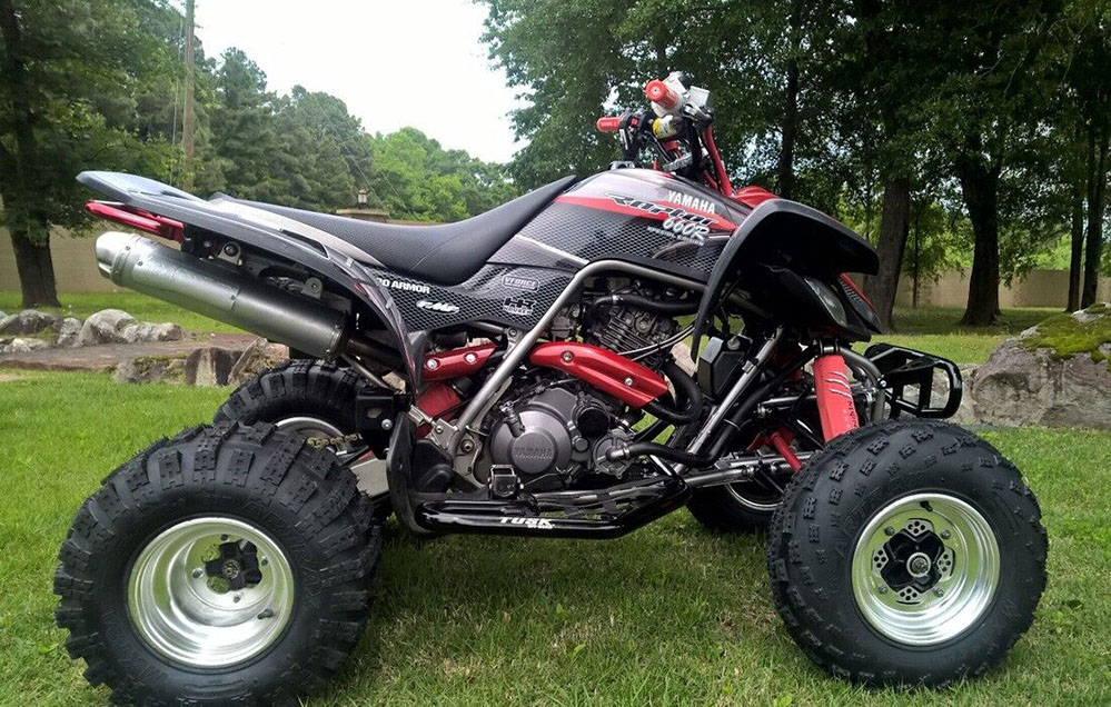 Yamaha Raptor 660 color red